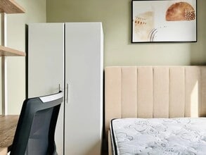 Furnished room/NOT APARTMENT in Queens, NY - Building Photo - Building Photo