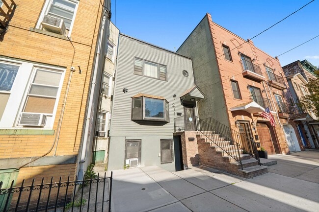 property at 211 New York Ave