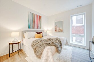4452 N Hazel St, Unit 2 in Chicago, IL - Foto de edificio - Building Photo