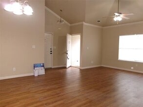 925 SE 10th St in Grand Prairie, TX - Building Photo - Building Photo