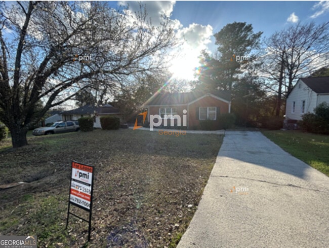 property at 3149 Somerset Dr