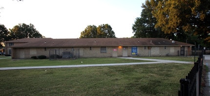 Hemlock Courts in North Little Rock, AR - Building Photo - Building Photo