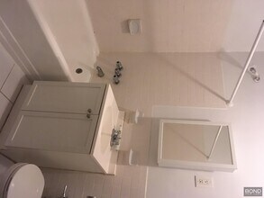 922 3rd Ave in New York, NY - Building Photo - Building Photo
