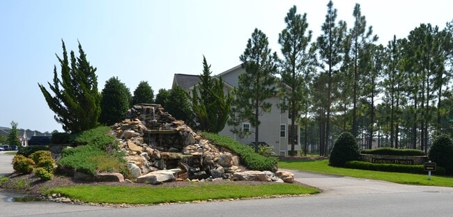 411 Gallery Dr in Spring Lake, NC - Building Photo - Building Photo