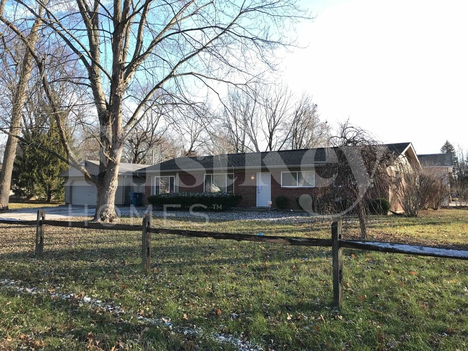 6623 W 16th St in Indianapolis, IN - Foto de edificio