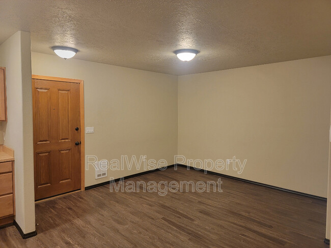 502 SW Evergreen Ave in Redmond, OR - Building Photo - Building Photo