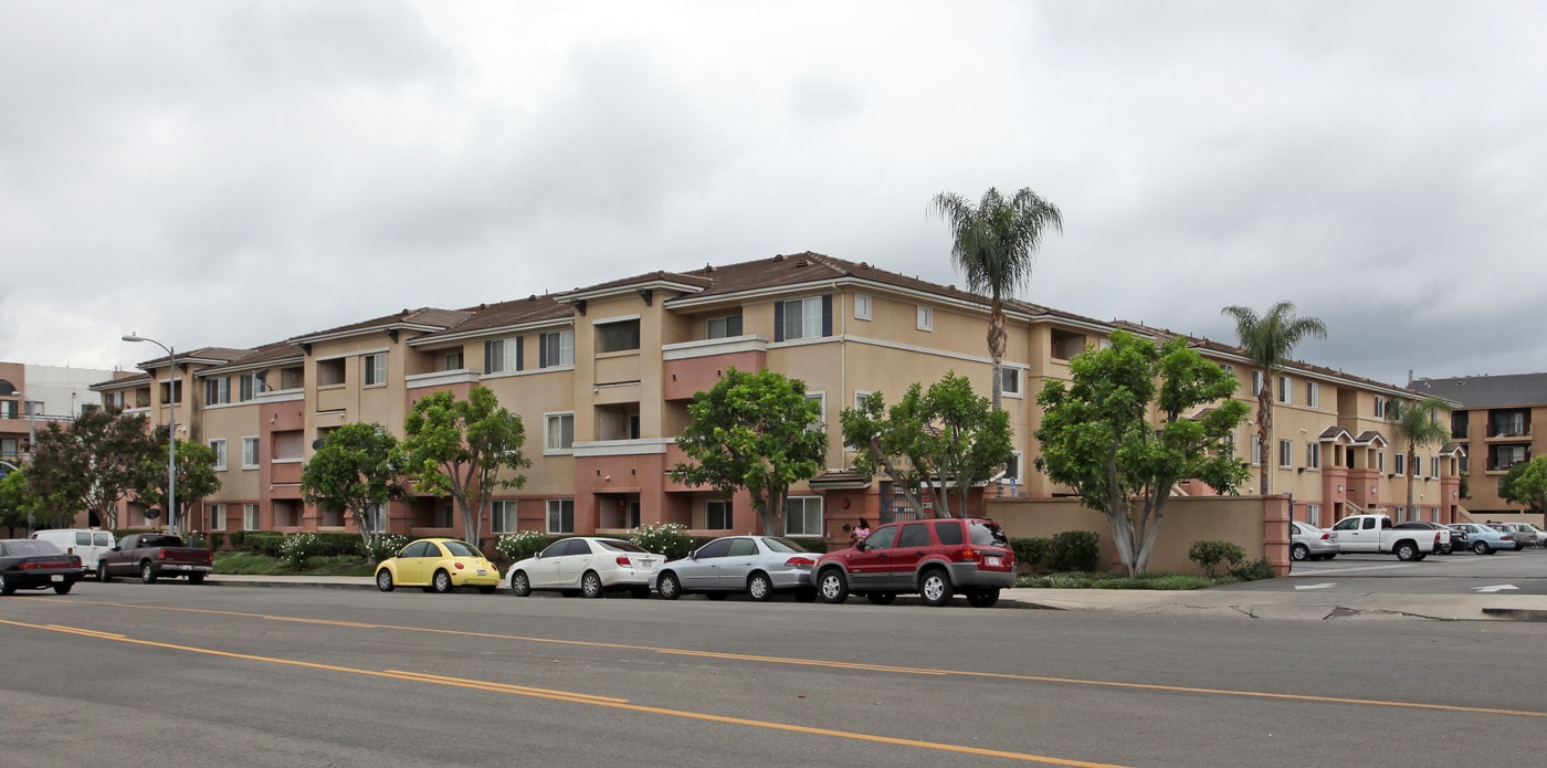 White Oak Lassen Apartments in Northridge, CA - Building Photo