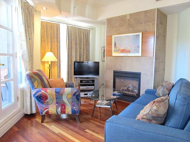 281 Saint-Paul Rue in Québec, QC - Building Photo - Building Photo