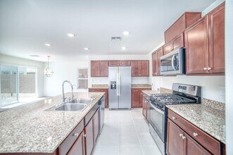 4727 Mystic Quartz Ct in Las Vegas, NV - Foto de edificio - Building Photo