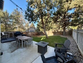 3150 NE Angela Ave in Bend, OR - Foto de edificio - Building Photo