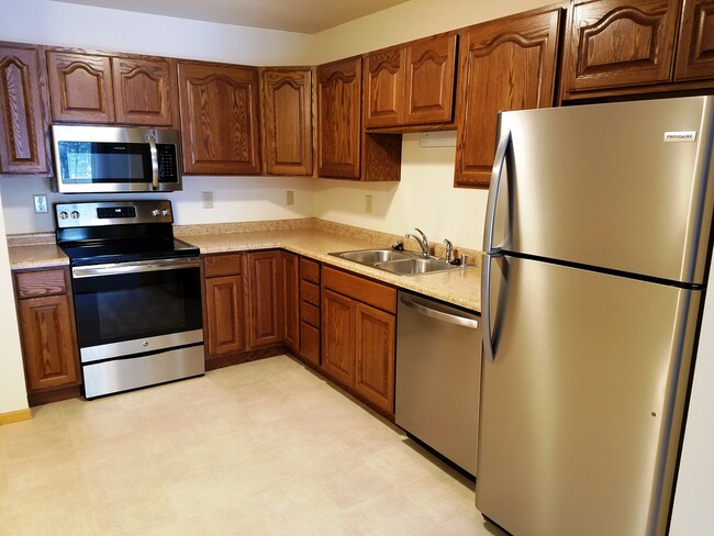 5106 Birch St, Unit 5106 Birch St Unit #3 in Schofield, WI - Foto de edificio - Building Photo