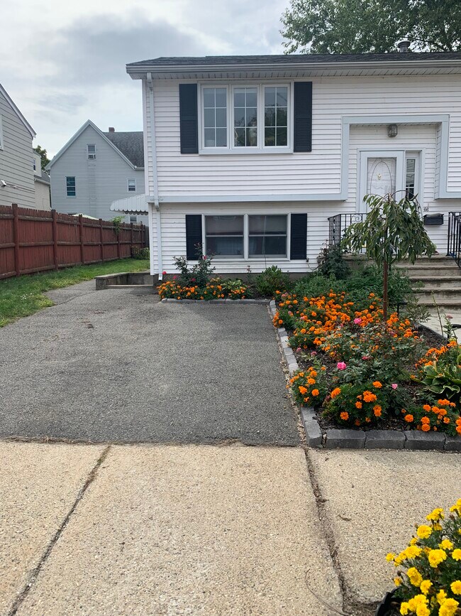 66 Irving St Rentals in Winchester, MA