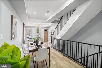 1607 E Lanvale St in Baltimore, MD - Foto de edificio - Building Photo