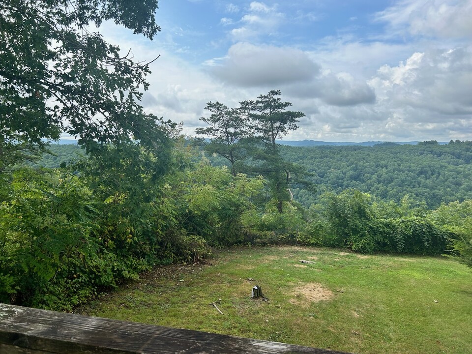 498 Terry Ave in Oak Hill, WV - Building Photo