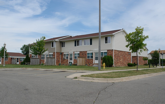 Mt. Vernon Park Apartments in Lansing, MI - Foto de edificio - Building Photo