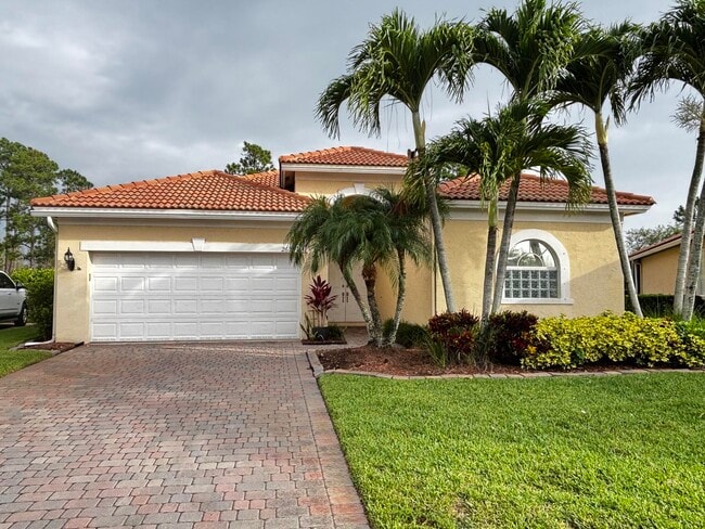 property at 2679 SE Castle Pine Pl
