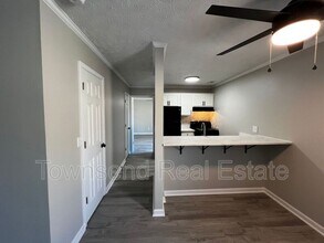 5850 Century Oaks Dr in Fayetteville, NC - Building Photo - Building Photo