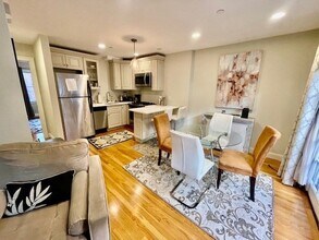 17R Clark St, Unit 4 in Boston, MA - Foto de edificio - Building Photo