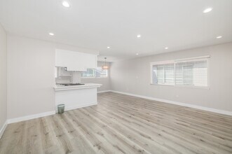 1308 Agate St in Redondo Beach, CA - Foto de edificio - Interior Photo