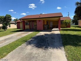 537 SE 6th Pl in Cape Coral, FL - Building Photo