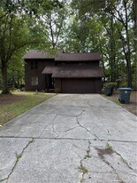 5719 Waldwick Rd in Fayetteville, NC - Building Photo