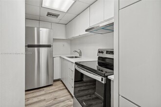 1200 West Ave, Unit PH-01 in Miami Beach, FL - Foto de edificio - Building Photo