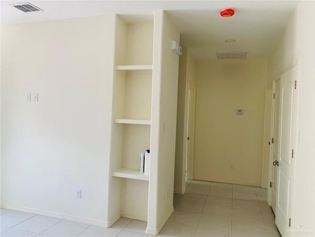 1309 W Garfield Ave, Unit 2 in Alton, TX - Foto de edificio - Building Photo