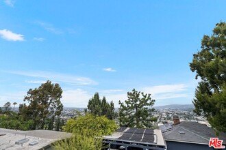 3831 Franklin Ave in Los Angeles, CA - Building Photo - Building Photo