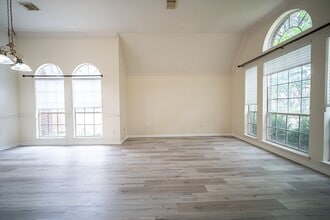 4503 Oak Valley Dr in Missouri City, TX - Foto de edificio - Building Photo