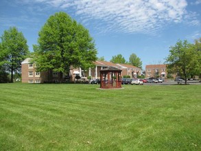 Liberty Heights in Alliance, OH - Foto de edificio - Building Photo