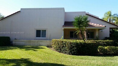 10136 NW 43rd Terrace in Doral, FL - Building Photo - Building Photo