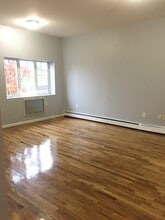 1384 McBride St, Unit 1 in Far Rockaway, NY - Building Photo - Building Photo
