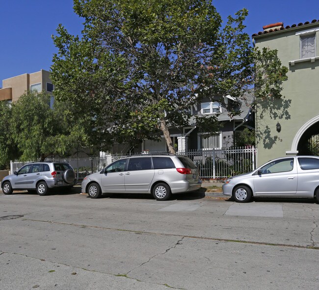 845 S Gramercy Pl in Los Angeles, CA - Foto de edificio - Building Photo