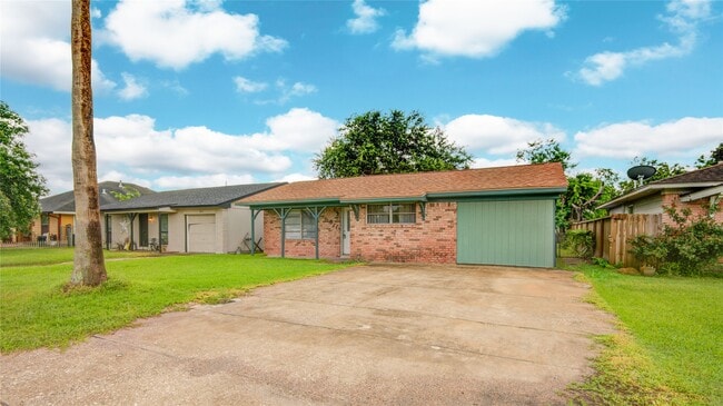 811 W 7th St in Freeport, TX - Building Photo - Building Photo