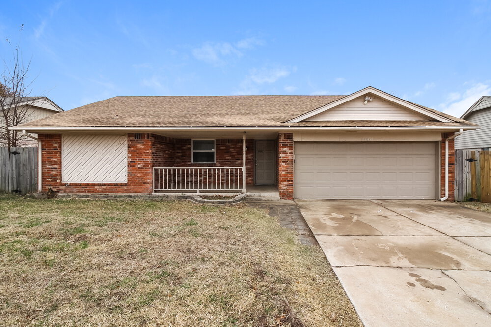 1100 SE 11th St in Moore, OK - Building Photo