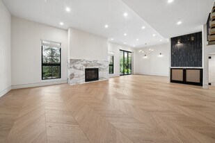 652 Huntley Dr in West Hollywood, CA - Building Photo