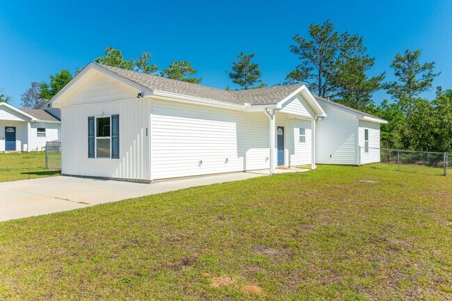 283 Laurel Ln in Defuniak Springs, FL - Building Photo - Building Photo