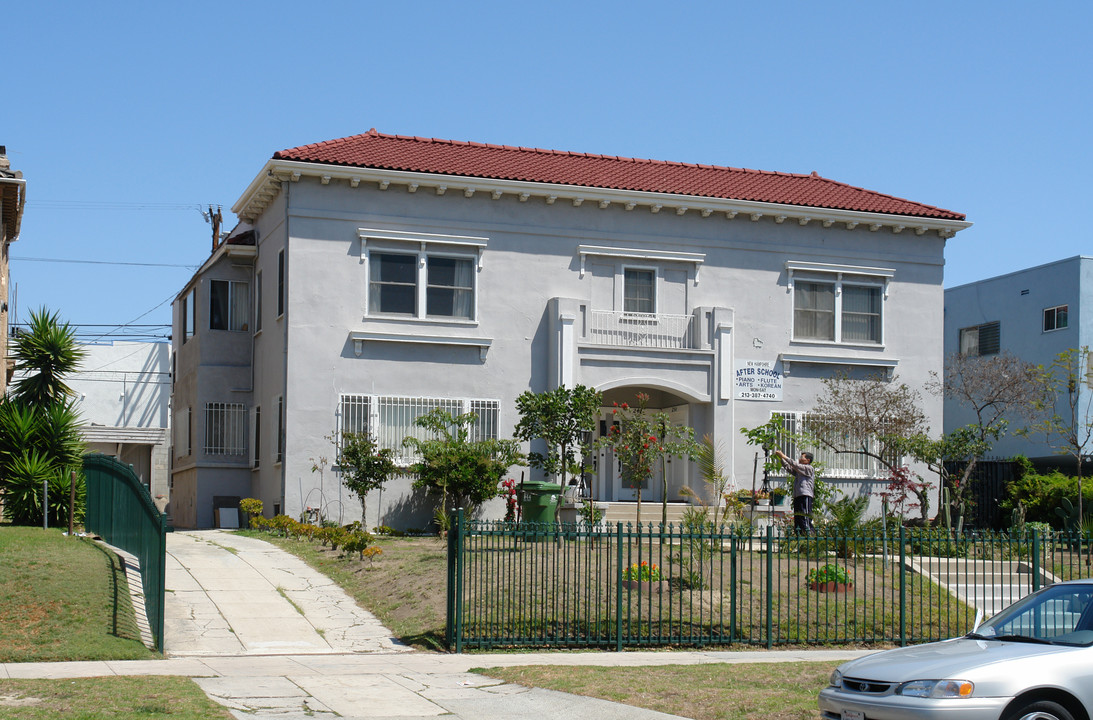 244 S New Hampshire Ave in Los Angeles, CA - Foto de edificio