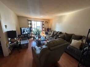 915 Edgell Rd in Framingham, MA - Foto de edificio - Building Photo