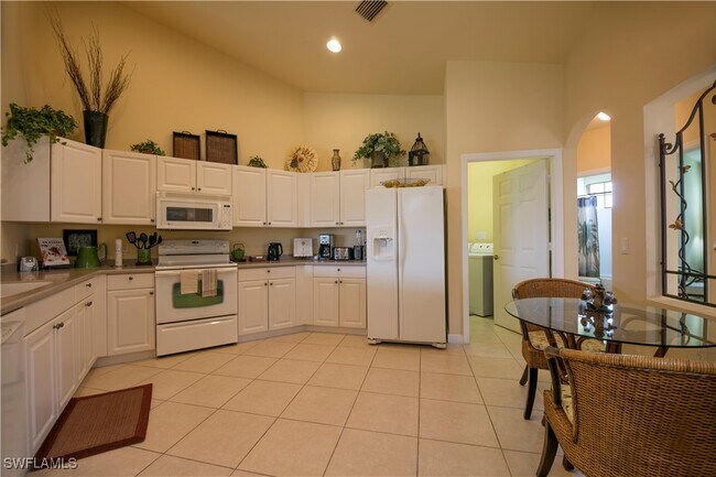 property at 3048 Horizon Ln