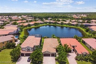 11541 Stonecreek Cir in Ft. Myers, FL - Building Photo