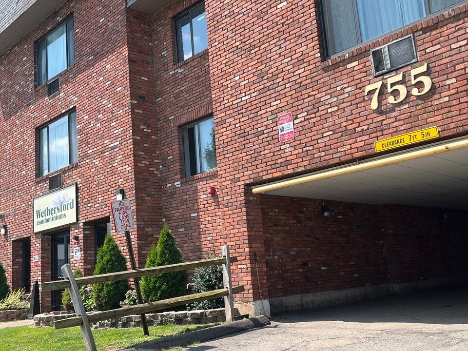 755 Wethersfield Ave, Unit B13 in Hartford, CT - Foto de edificio