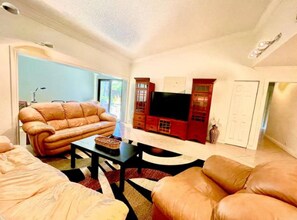 2924 NW 69th Ct in Fort Lauderdale, FL - Foto de edificio - Building Photo