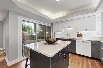 200 Cocoanut Ave in Sarasota, FL - Building Photo - Building Photo