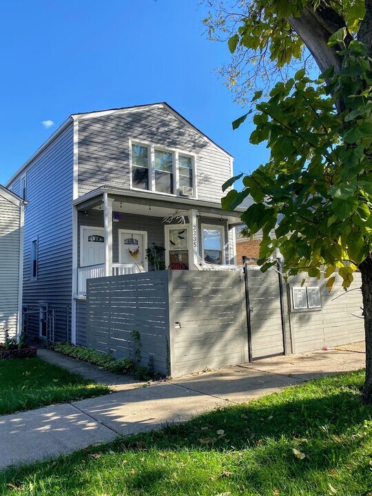 3335 N Kenneth Ave in Chicago, IL - Building Photo