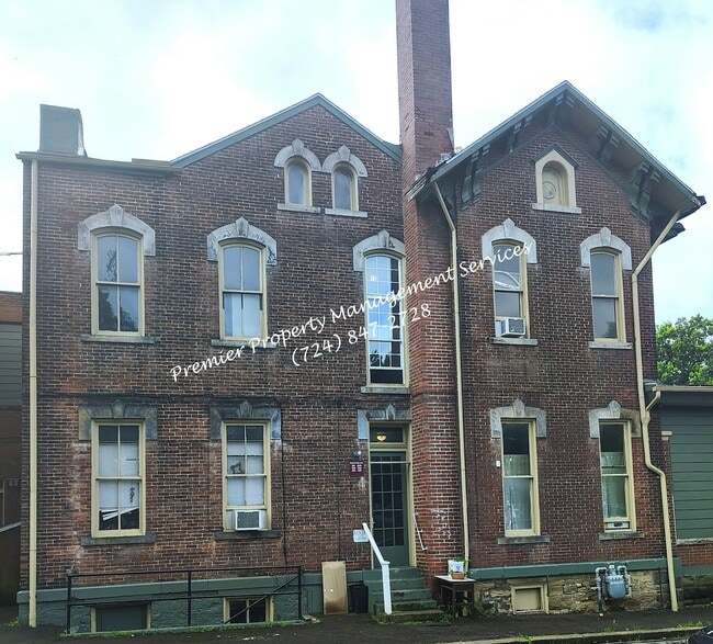 property at 415 N Main St