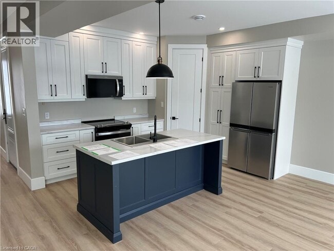 790 Bryans Dr in Huron East, ON - Building Photo - Building Photo