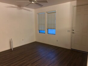 15240 N 142nd Ave in Surprise, AZ - Foto de edificio - Building Photo