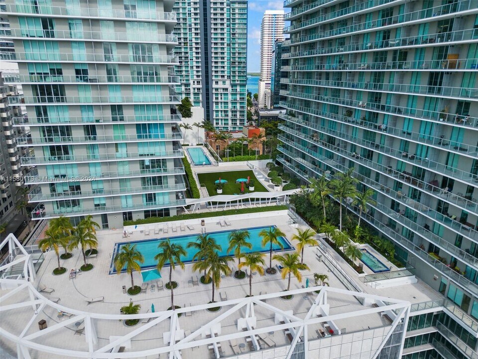 79 SW 12th St, Unit 2001-S in Miami, FL - Foto de edificio