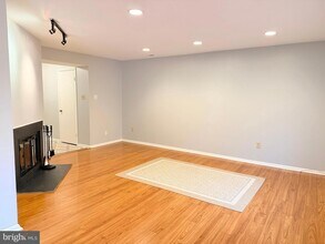 201A Kelly Cove, Unit 201 in Mount Laurel, NJ - Building Photo - Building Photo